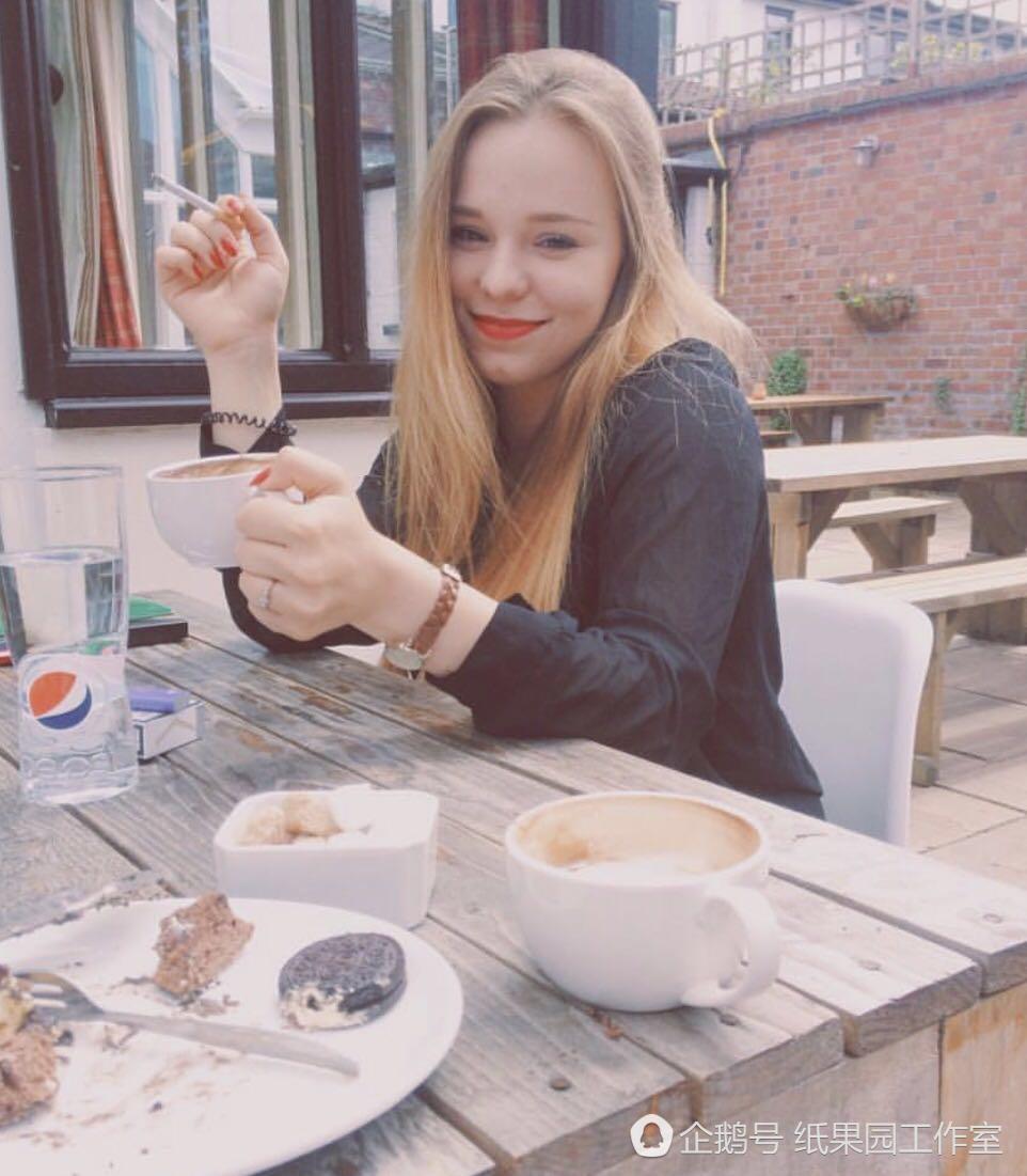 波兰女神爱龙猫，也是文艺女青年