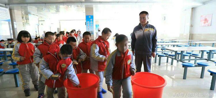 巩建伟,集宁区光明街小学校长巩建伟