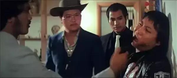 洪金宝被军官打是什么电影,当年被李小龙暴揍的洪金宝
