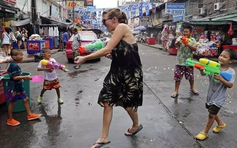 东南亚有哪些国家过泼水节,东南亚国家泼水节和云南泼水节