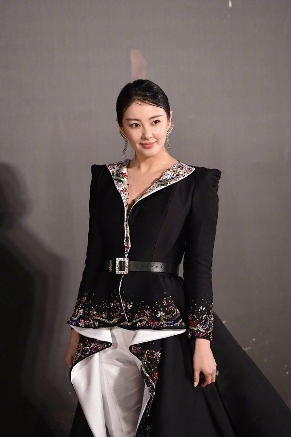 赵薇周迅章子怡红毯,赵薇章子怡百花奖同台不互动