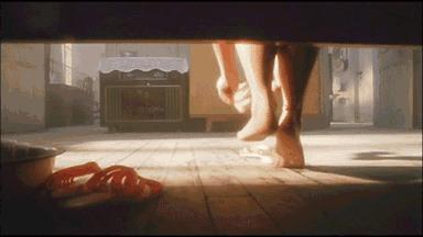 女生生西瓜,妹子吃冰镇西瓜拉肚子