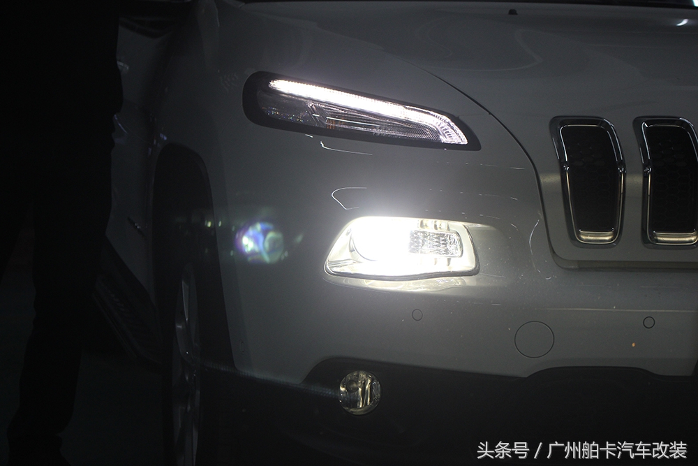 吉普自由光改装照片,吉普自由光车灯升级案例