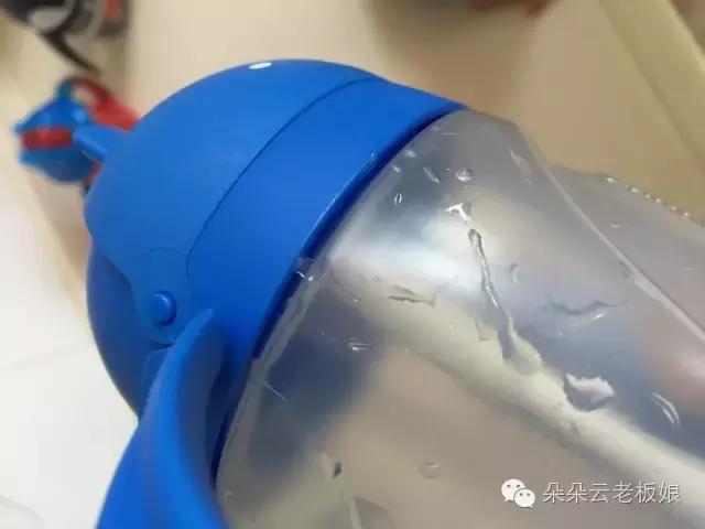 如何解决孩子不会用杯子喝水,孩子不爱喝水买什么样的杯子