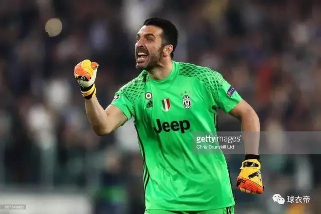 为什么布冯的手套有黑胶布缠绕？这事儿得问欧足联