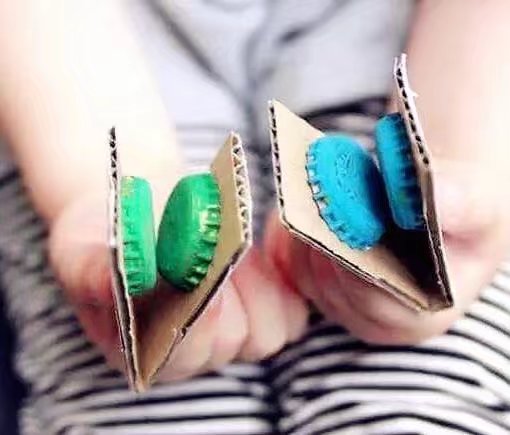 废纸箱做儿童玩具,废纸箱做可爱的宝宝