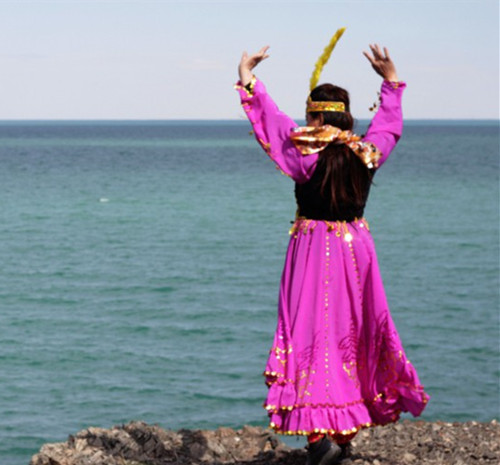 去新疆捡海蓝宝石容易捡到吗,新疆蓝宝石和透明石头在哪里捡