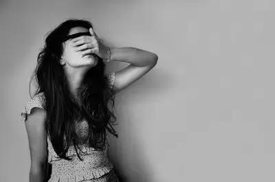 戴隐形眼镜洗手没有洗手液,隐形眼镜被水泡过不好戴了