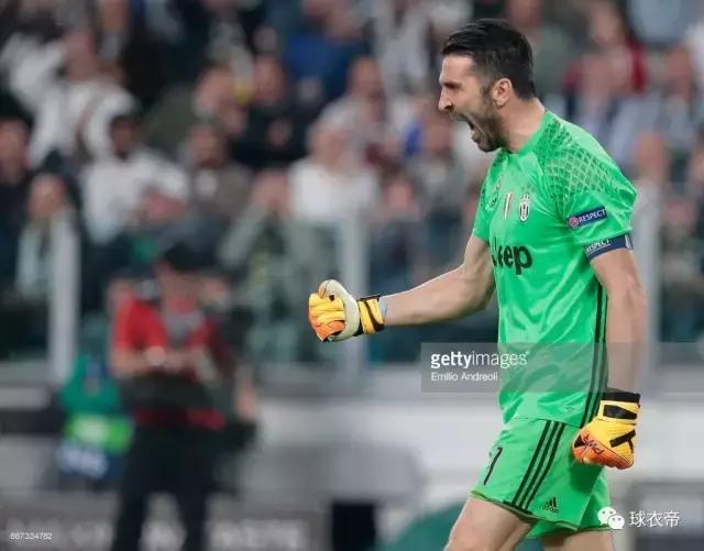 为什么布冯的手套有黑胶布缠绕？这事儿得问欧足联