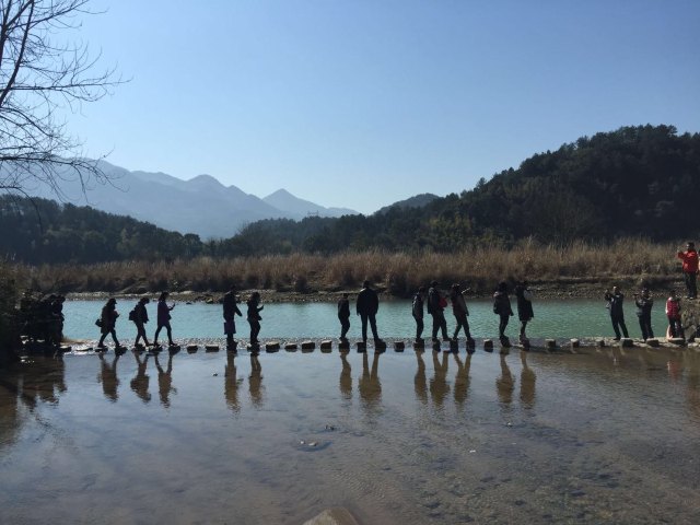 远山如黛原诗,远山如黛什么意思