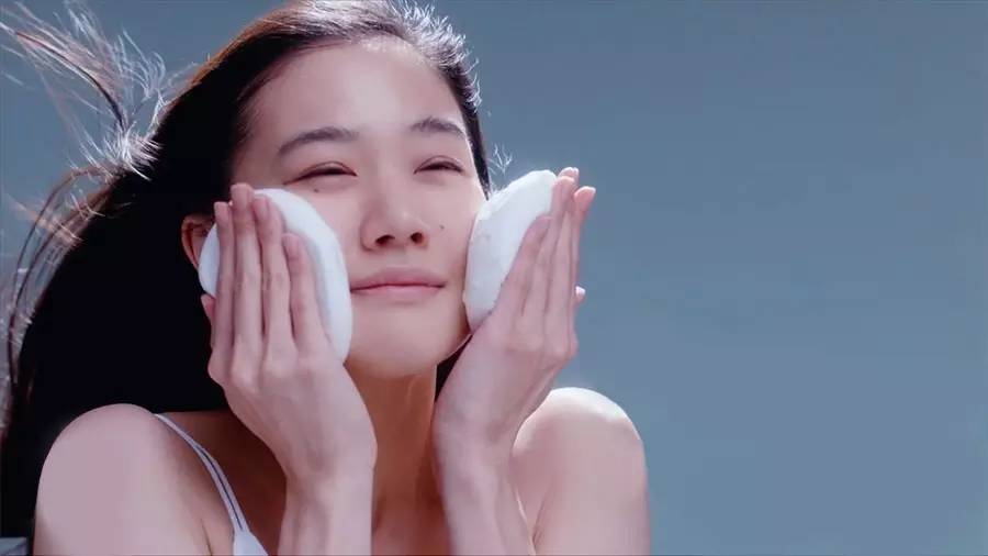 日本女生如何保养皮肤 (为什么日本女生皮肤都特别好)