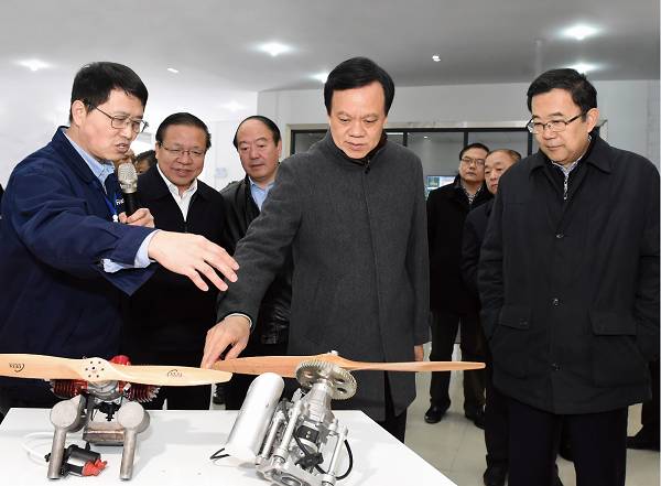 贵州省第十次党代会报告,当代贵州第17期