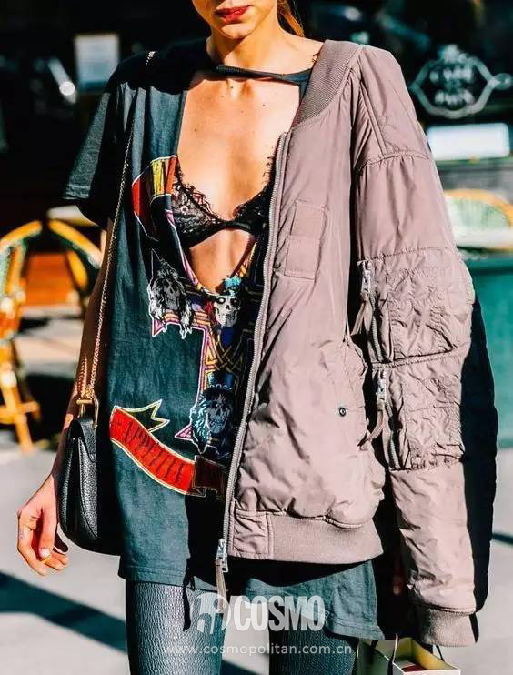 时髦破衣服,今年最流行的破洞上衣