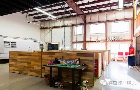 一家可以带狗上班的公司，感觉他们那的地位..人没狗高..