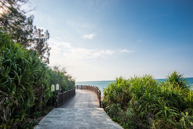 蓝天白云,椰风海韵,去三亚散散心吧