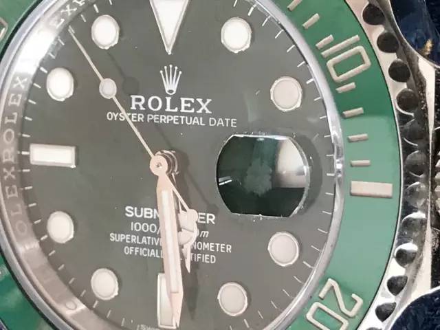 劳力士小划痕自己修复,劳力士黑水鬼镜面划痕修复