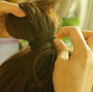 礼仪发型简单扎法花苞头,舞蹈花苞头的扎法教程