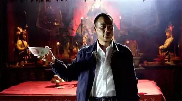 周润发同学，演了一辈子黑老大，向华强不敢惹他，爱妻爱家好男人