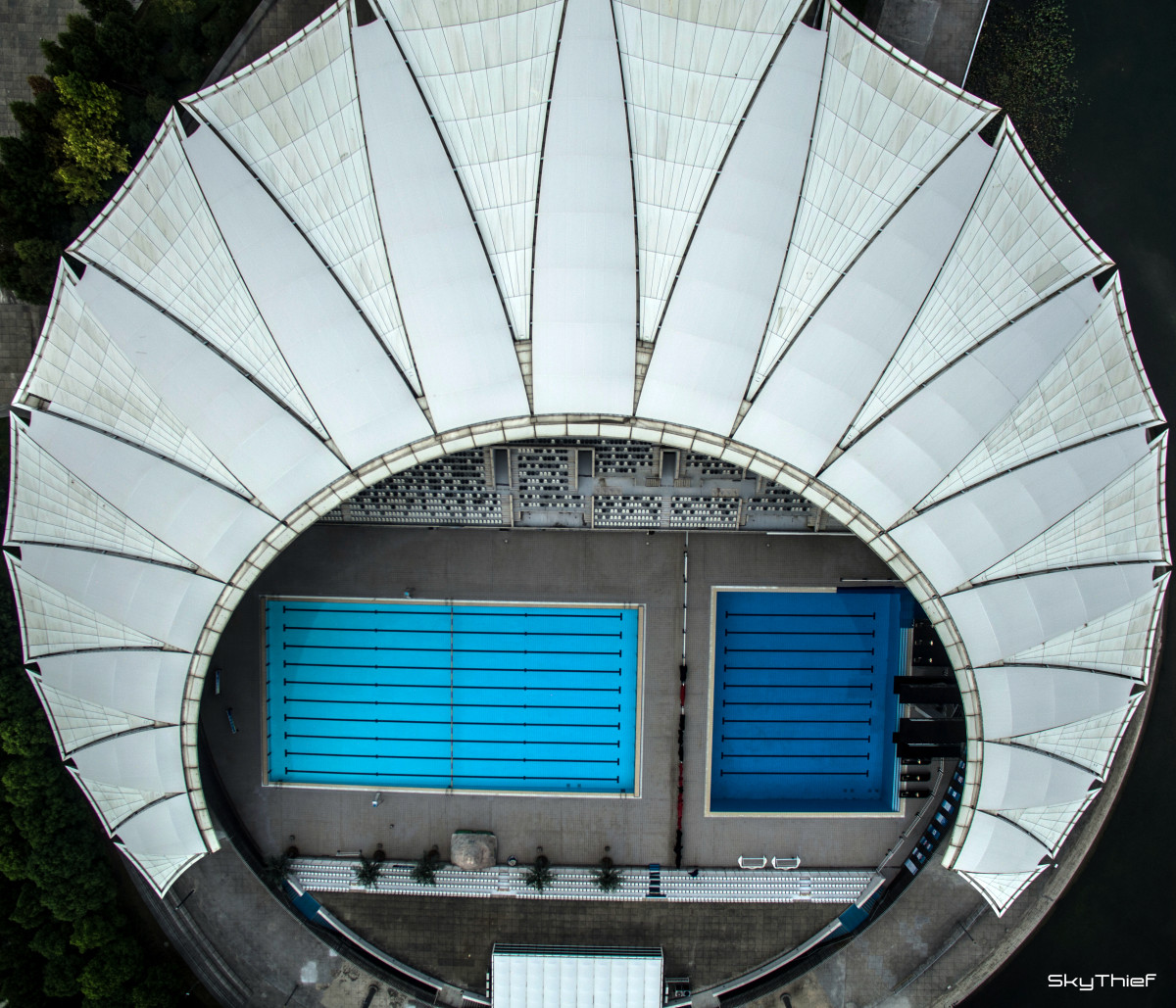 经典的上海十大建筑,上海标志性建筑大圆球