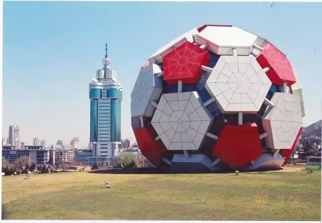 劳动公园大足球内部样子,劳动公园大足球叫什么