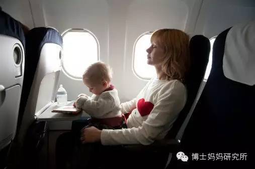 带宝宝坐飞机旅行需要带什么,如何带宝宝坐飞机最省钱的方法