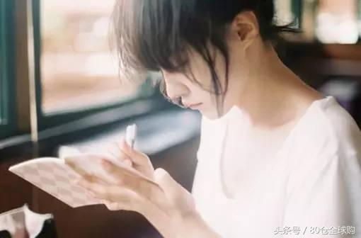 夏天出汗擦什么不脱妆技巧,夏季出汗底妆斑驳脱妆怎么办