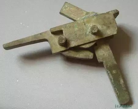 中国弩的发展演变：弩是如何脱胎于弓，自成一大神兵利器的？