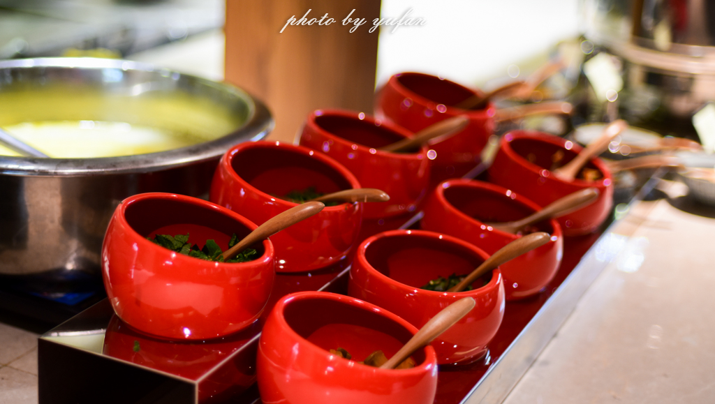 云端上的世外桃源，看看浇灌牛奶和土鸡蛋的有机乌龙茶长成啥样