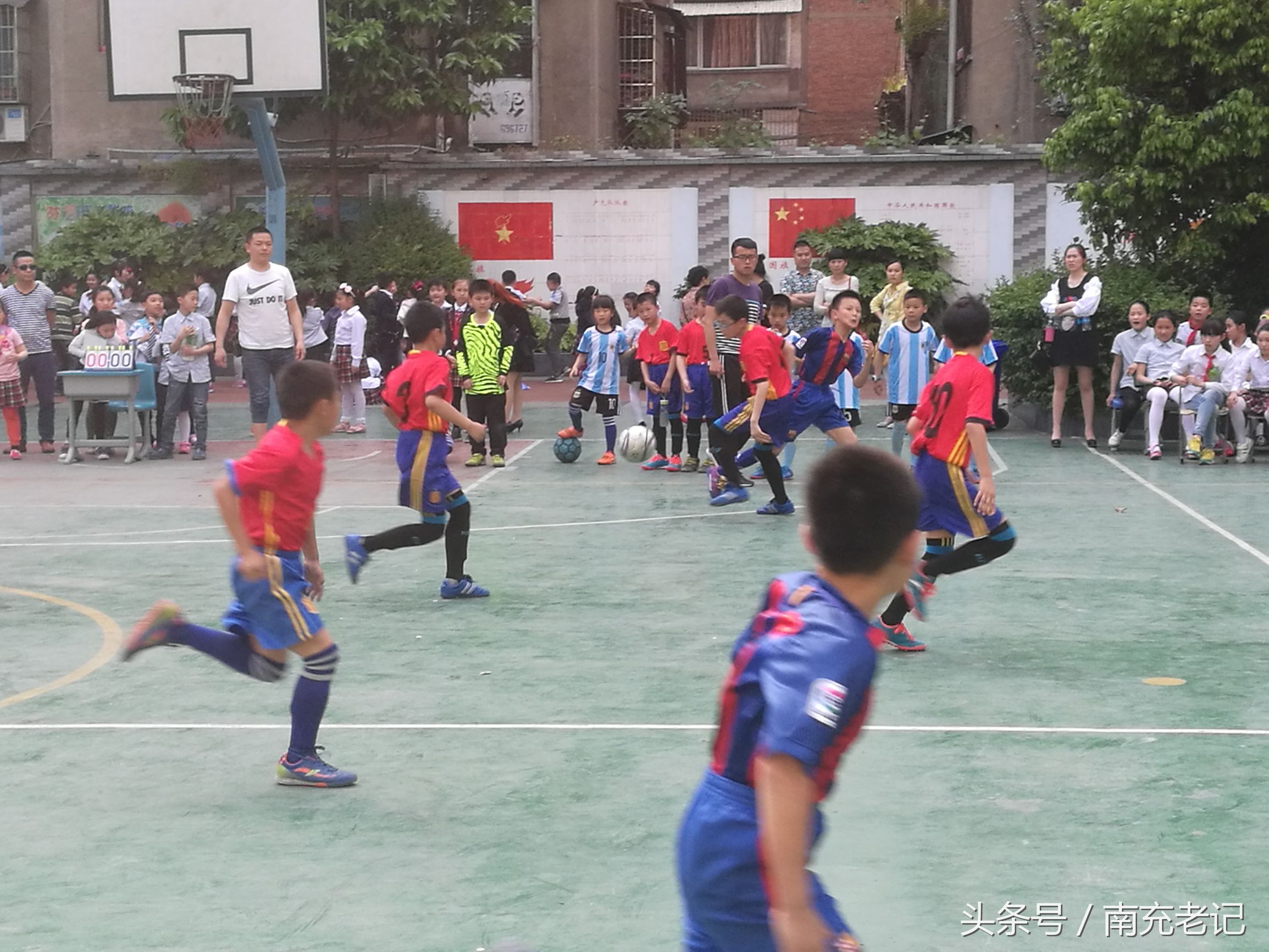 南充顺庆区中小学生篮球比赛,南充仪凤街小学的足球比赛