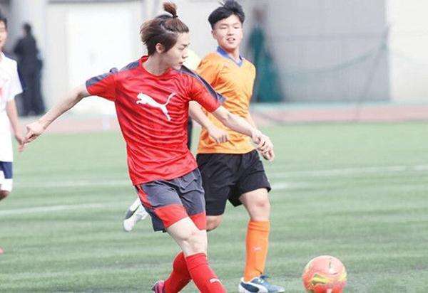 鹿晗钢铁直男的样子,别再说鹿晗是帅哥了