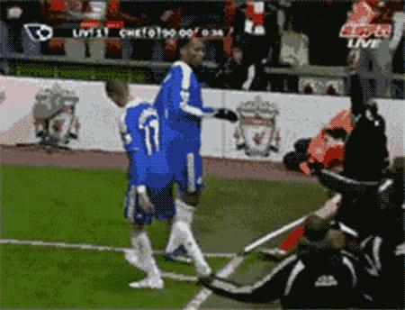 中超赛场频频“卧草”，在捡碎了一地的“节操”？