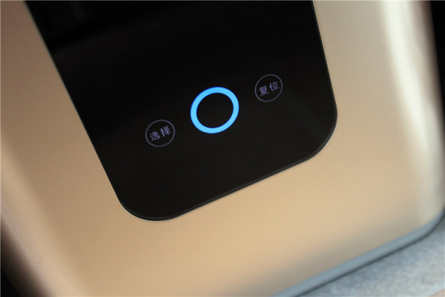 净水机净化出健康的水,万元净水机