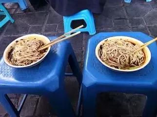 重庆城内好吃的当地餐馆,重庆城的面吃一碗少一碗
