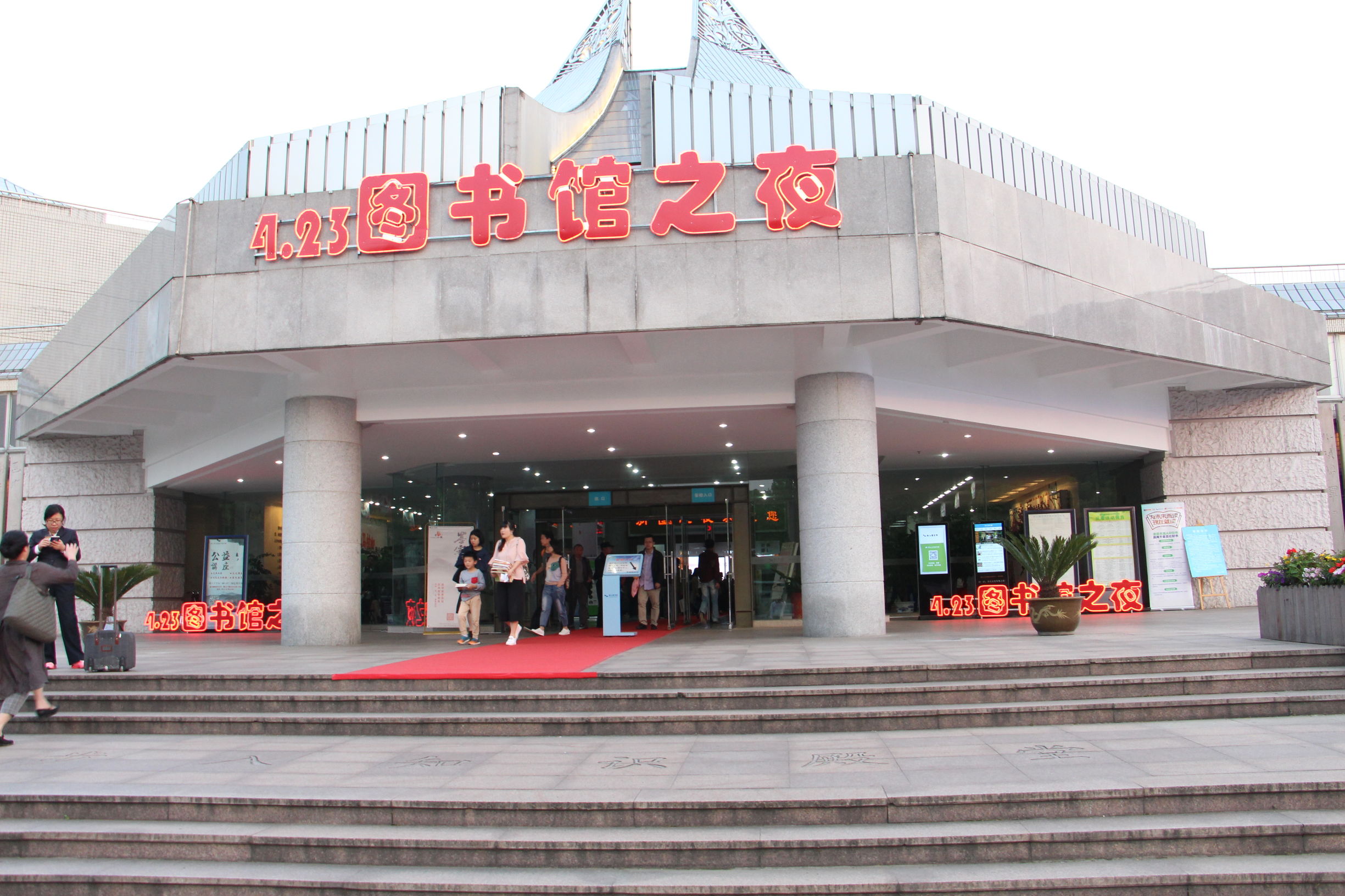 杭州最值得去的图书馆排名,在杭州必去的三个地方