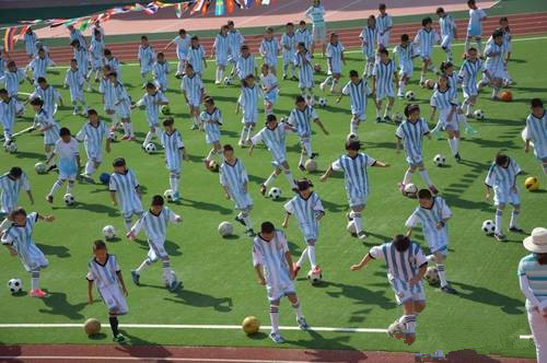 让孩子在快乐中学习篮球,带孩子感受足球魅力