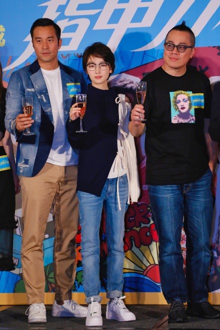 袁姗姗娜扎撞衫谁更美你说了算,袁姗姗周冬雨