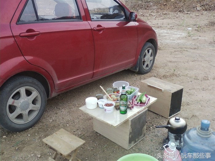 66岁老夫老妻自制房车旅游,60岁老夫妻自改房车自驾游