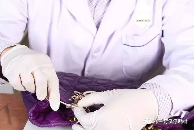 五金不掉色的包包,奢侈品包包五金划痕修复