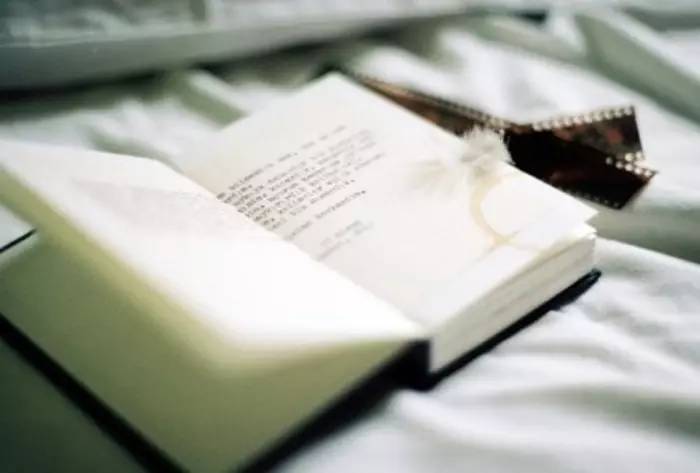 鲜读丨我能想到最幸福的事，是房子里住着我爱的人，堆着我喜欢的书