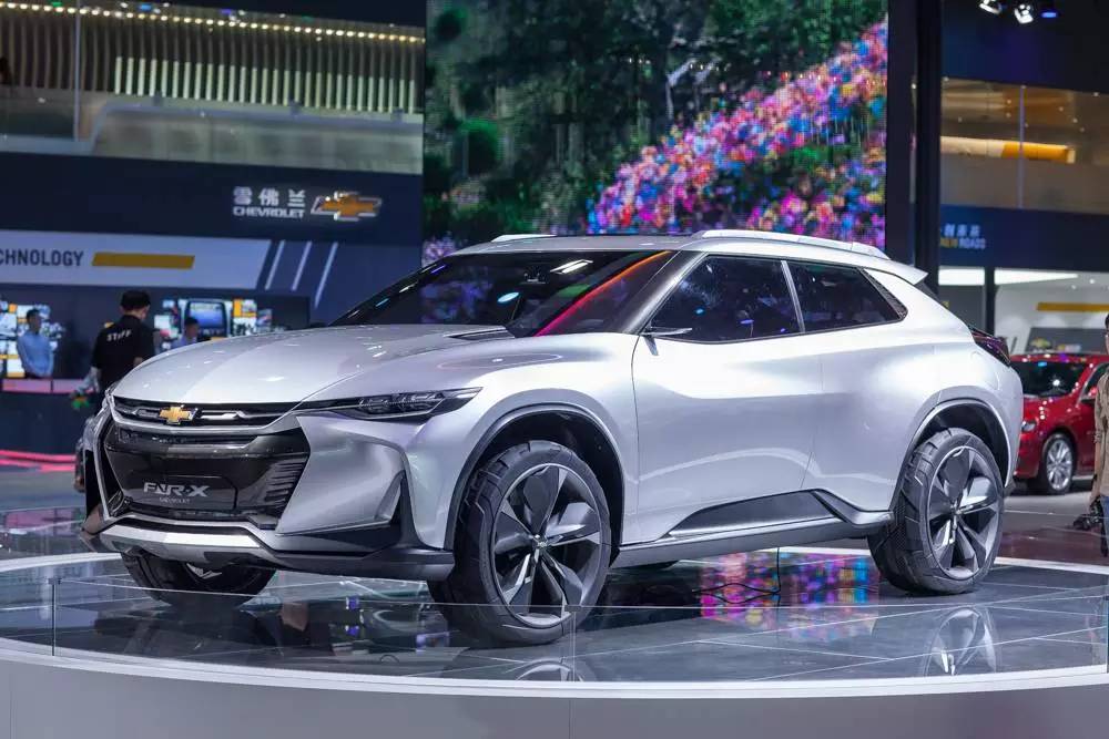 在华拾阶而上的雪佛兰