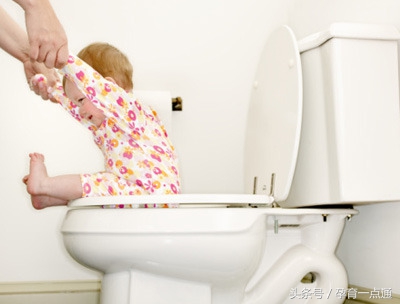 喝奶粉便秘该怎么选奶粉,新生儿吃配方奶粉经常便秘怎么办