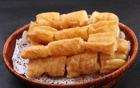 吃多了油条会得老年痴呆？油条：这个黑锅我不背