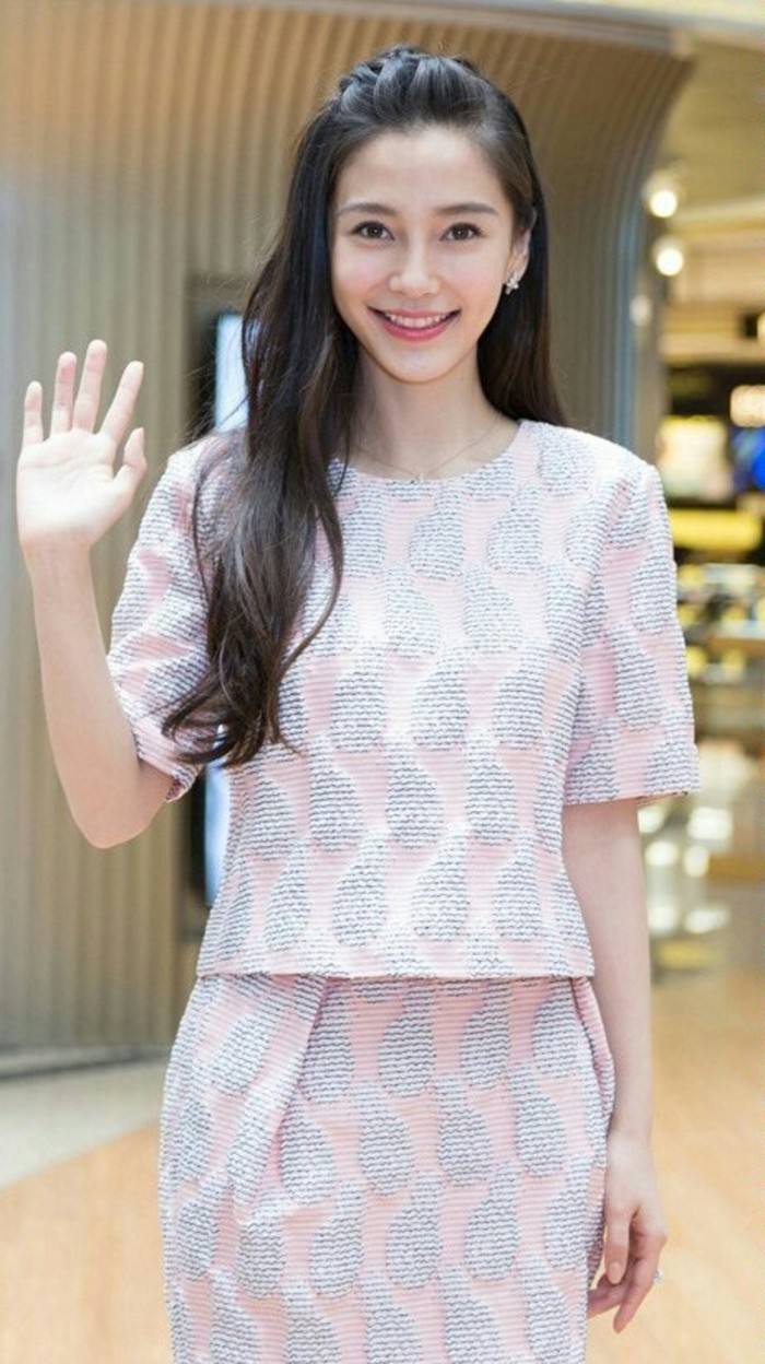 迪丽热巴与angelababy不合？与鹿晗CP组合牵强？