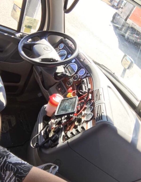 国内创业失败，小伙去加拿大开卡车，待遇丰厚工作轻松，好生羡慕