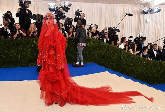 大幂幂大表姐美得稳妥可我更喜欢“玩很大”的日日和水果姐！