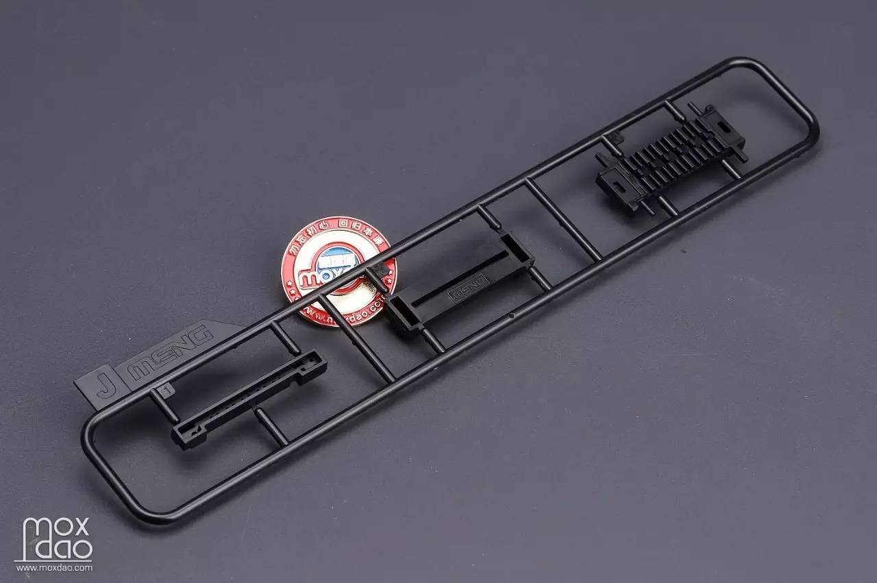 MENG出品的俄罗斯BMR-3M装甲扫雷车｜板件开盒