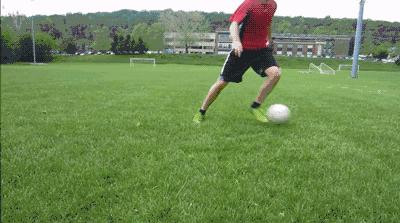 足球后卫的摆脱技巧教学慢动作,足球过人技巧教学慢动作