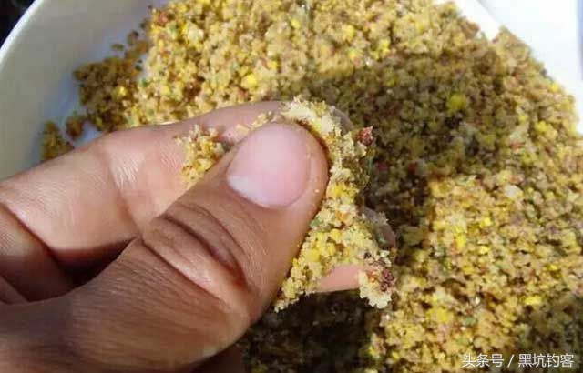 鱼饵里放风油精有什么好处,风油精加饵料诱鱼吗