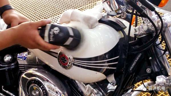 摩托车油箱摔凹了自己怎么修复,摩托车油箱被撞凹陷怎样修复