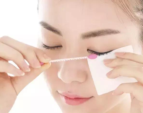 怎样卸妆才干净？卸妆不对，分分钟毁容！